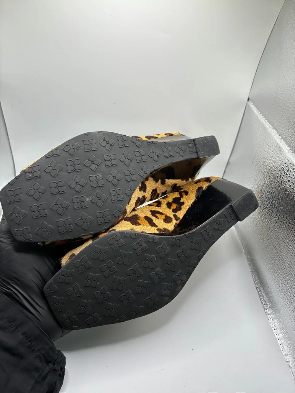 BCBGMAXAZRIA Leopard Calf Hair Peep Toe Wedge Heels Women’s 5.5B Leather Shoes